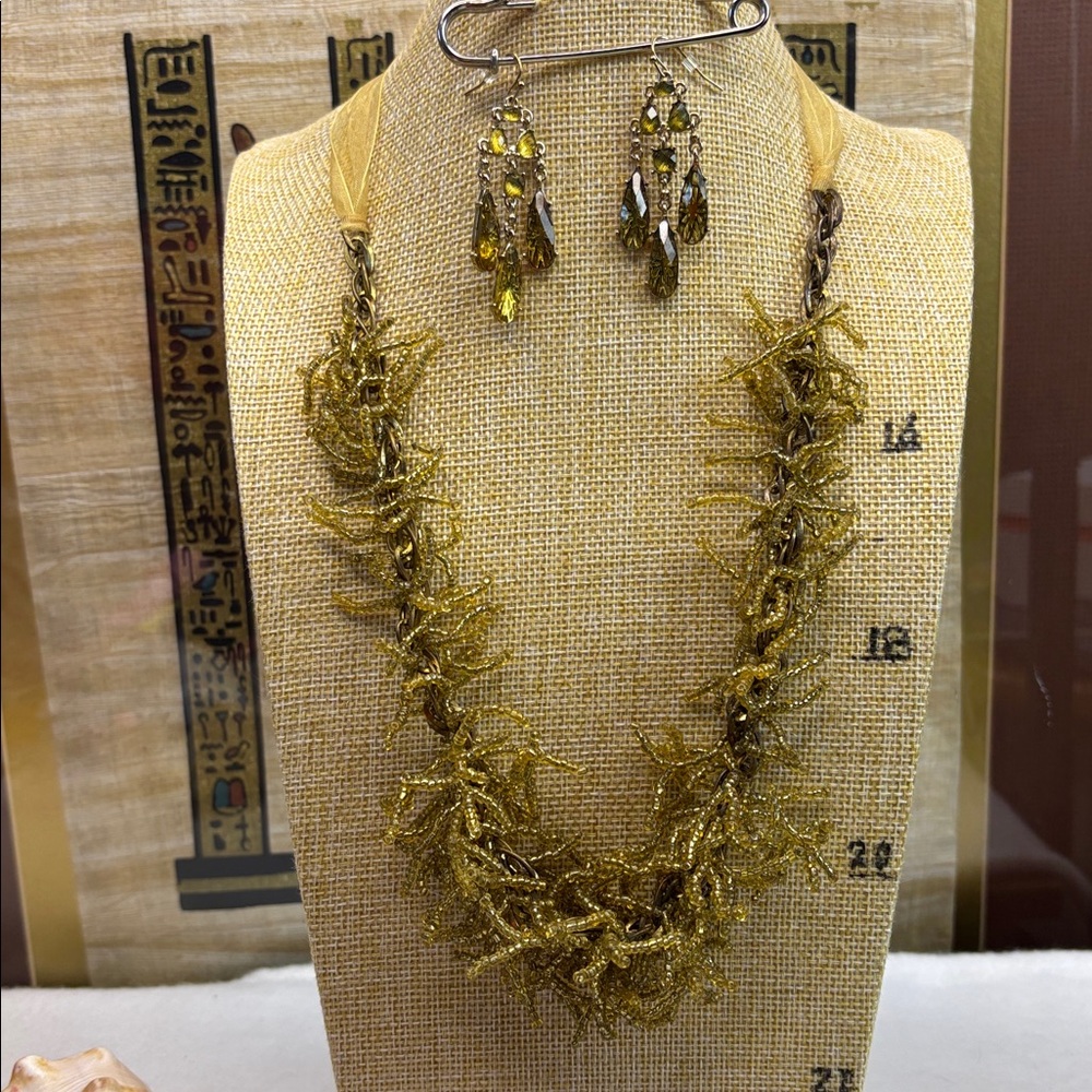 Gold Beaded Jewelry Set - Picture 4 of 6